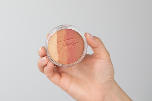Letni makijaż z Jane Iredale - jak uzyskać lekki i naturalny efekt?