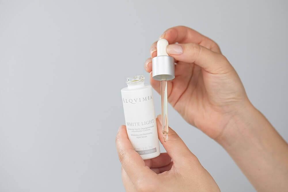 Alqvimia Essentially Beautiful White Light Serum Serum rozświetlające 30 ml