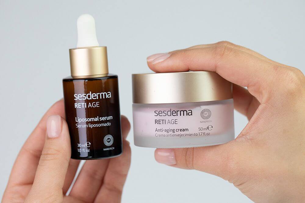 Sesderma Reti Age Cream + Reti Age Serum ZESTAW Krem przeciwzmarszczkowy 50 ml + Serum przeciwzmarszczkowe 30 ml + Kosmetyczka