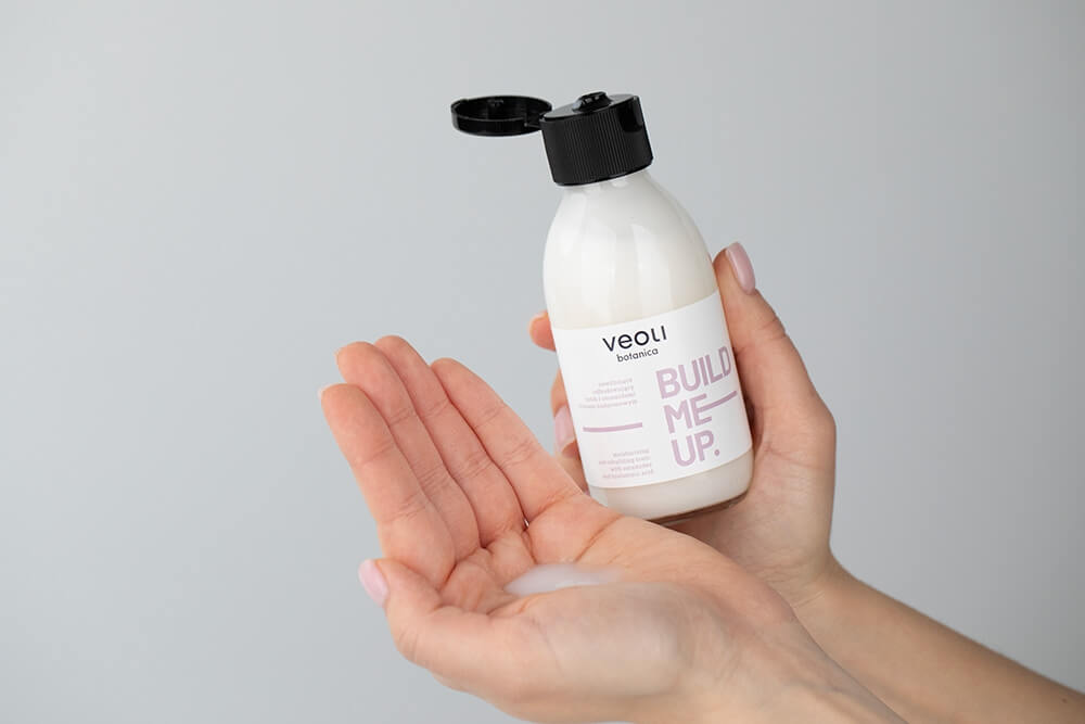 Veoli Botanica Build Me Up Nawilżająco-odbudowujący tonik z ceramidami i kwasem hialuronowym 150 ml
