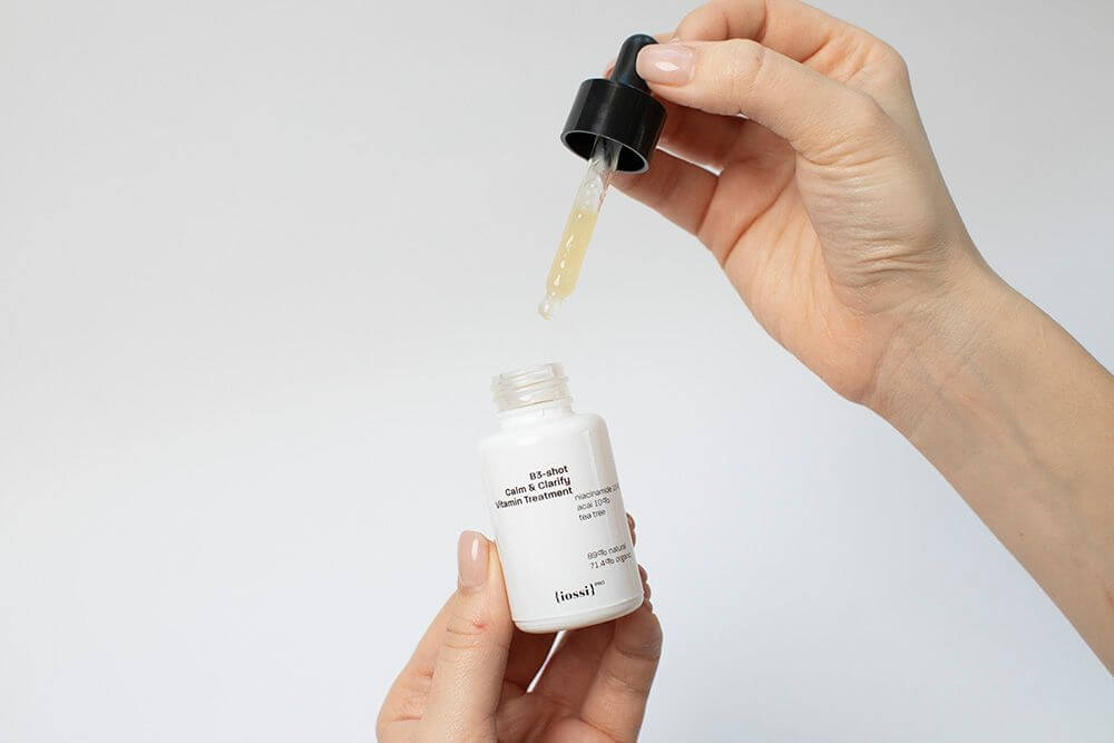 Iossi B3 Shot Calm and Clarify Vitamin Treatment Serum z niacynamidem w aktywnym stężeniu 10% i z wit. C 30 ml