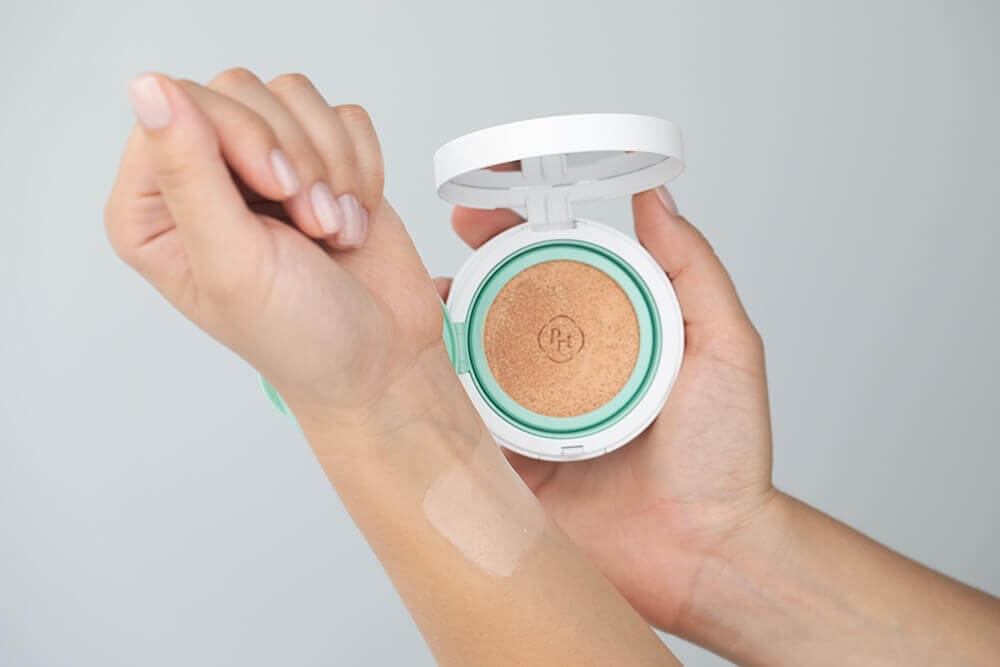 Purito Seoul Wonder Releaf Centella BB Cushion Kompaktowy regenerujący krem BB (kolor 13 Neutral Ivory) 2x 15 g