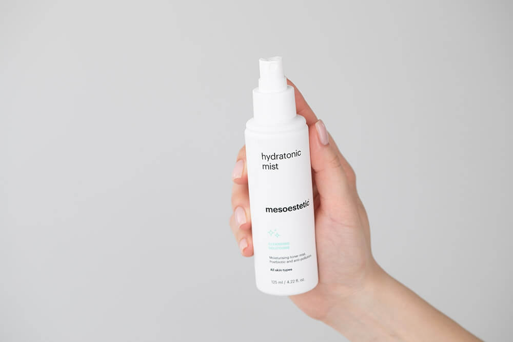 Mesoestetic Hydratonic Mist Nawilżający tonik do twarzy w mgiełce, równoważący i przeciwdziałający zanieczyszczeniom dla każdego rodzaju skóry 125 ml