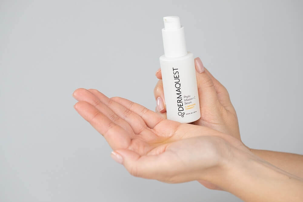 Dermaquest Phytic Infusion + C Serum Serum rozświetlająco - antyoksydacyjne dla skóry problematycznej 26 ml