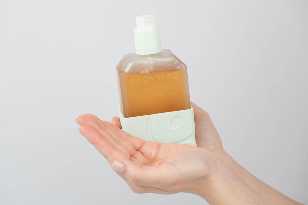 Joonbyrd Palm Wild Hand Wash Płyn do mycia rąk o nutach zapachowych bursztynu, jaśminu, brązowego cukru i pomarańczy 300 ml