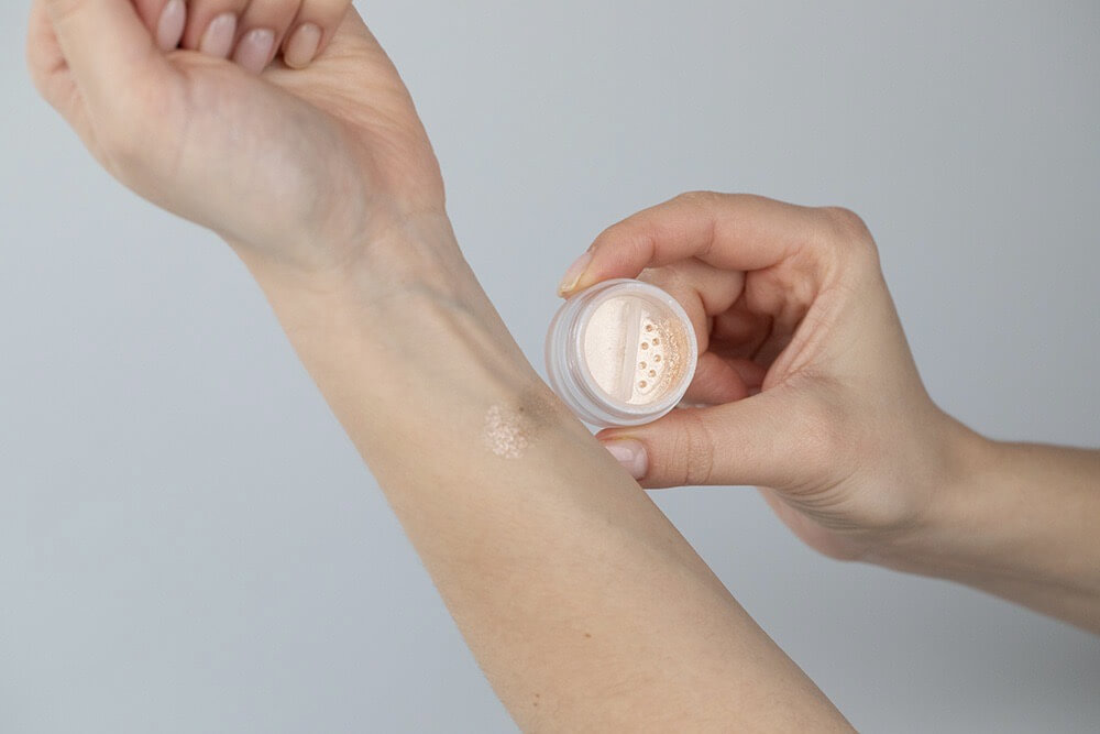 Clare Body Magic Dust Puder rozświetlający (kolor Disco 08) 1,5 g