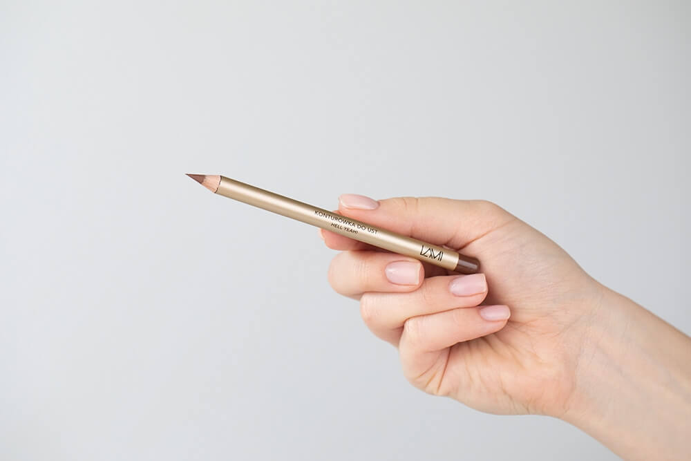 Lami Cosmetics Precyzyjna Konturówka do Ust Konturówka HELL YEAH! (kolor Karmel) 1,4 g