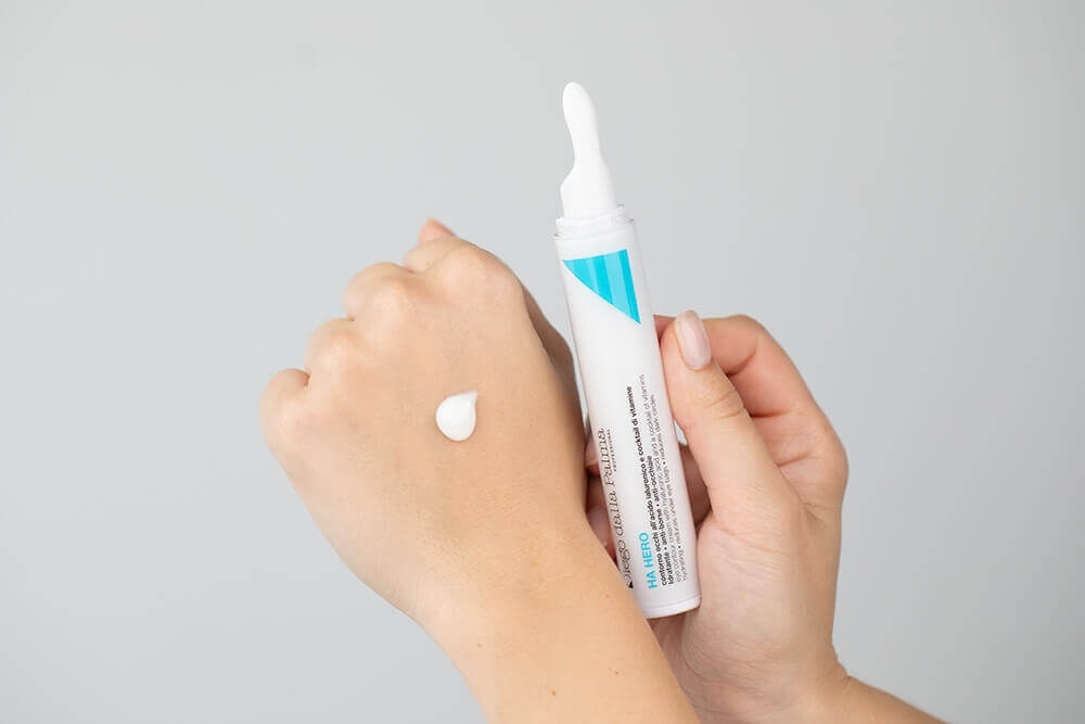 Diego dalla Palma Eye Contour With Hyaluronic Acid And A Cocktail Of Vitamins Multikorekcyjny krem na okolice oczu 15 ml