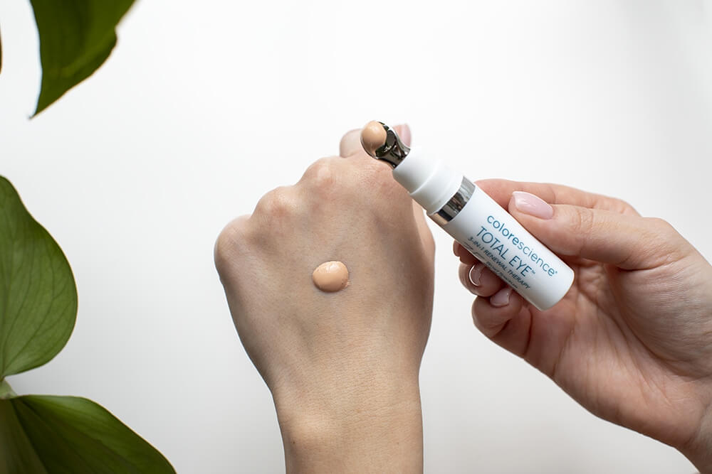 Colorescience Total Eye SPF 30 Korektor pod oczy 3 w 1 (kolor Medium) 7 ml