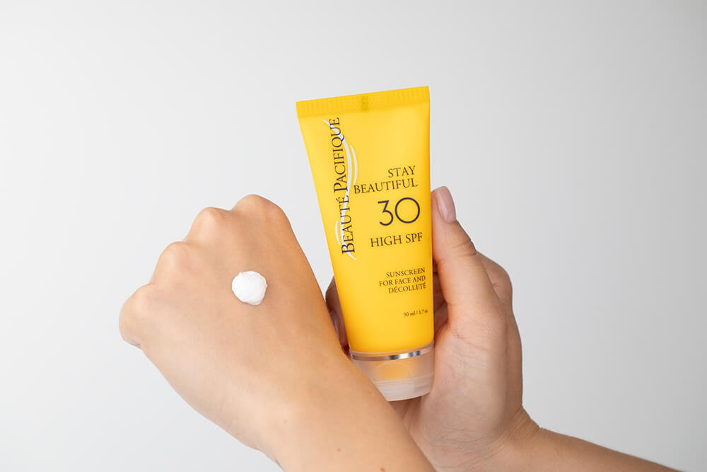 Beaute Pacifique Stay Beautiful SPF 30 Przeciwstarzeniowy krem przeciwsłoneczny do twarzy i dekoltu 50 ml