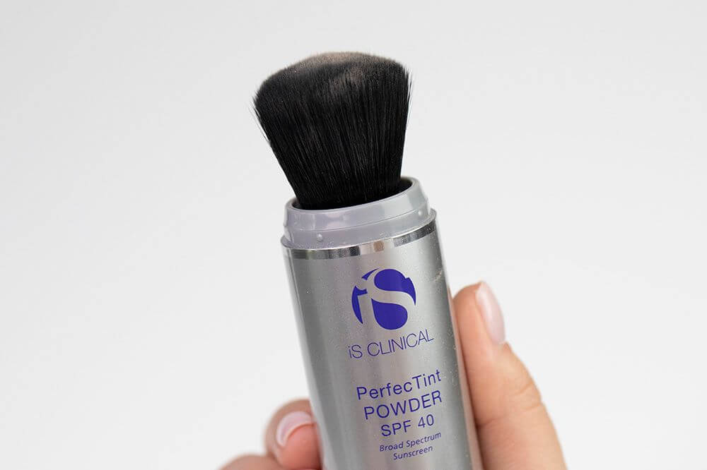 iS Clinical PerfecTint Powder SPF 40 Puder ochronny SPF 40 w pędzlu - kolor Kość Słoniowa 2 x 3,5 g