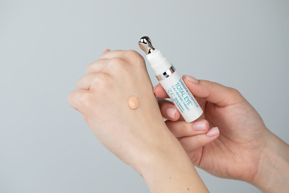 Colorescience Total Eye SPF 30 Korektor pod oczy 3 w 1 (kolor Medium) 7 ml