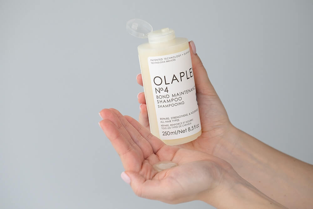 Olaplex No.4 Bond Maintenance Shampoo Szampon regenerujący i nawilżający. Nadaje połysk i ułatwia układanie 250 ml