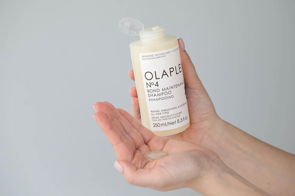 Olaplex No.4 Bond Maintenance Shampoo Szampon regenerujący i nawilżający. Nadaje połysk i ułatwia układanie 250 ml