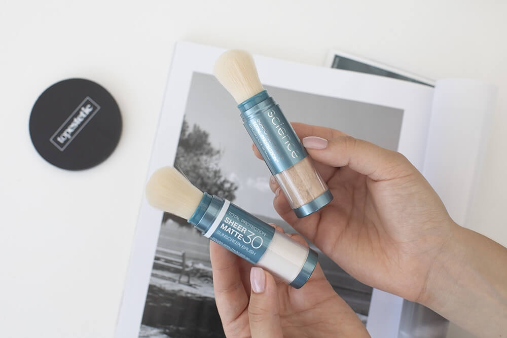 Colorescience Sunforgettable Brush-On Sunscreen Mineralny puder ochronny SPF 50 w pędzlu - kolor Medium 6 gColorescience Sheer Matte SPF 30 Sunscreen Brush Puder wchłaniający nadmiar sebum 4,3 g