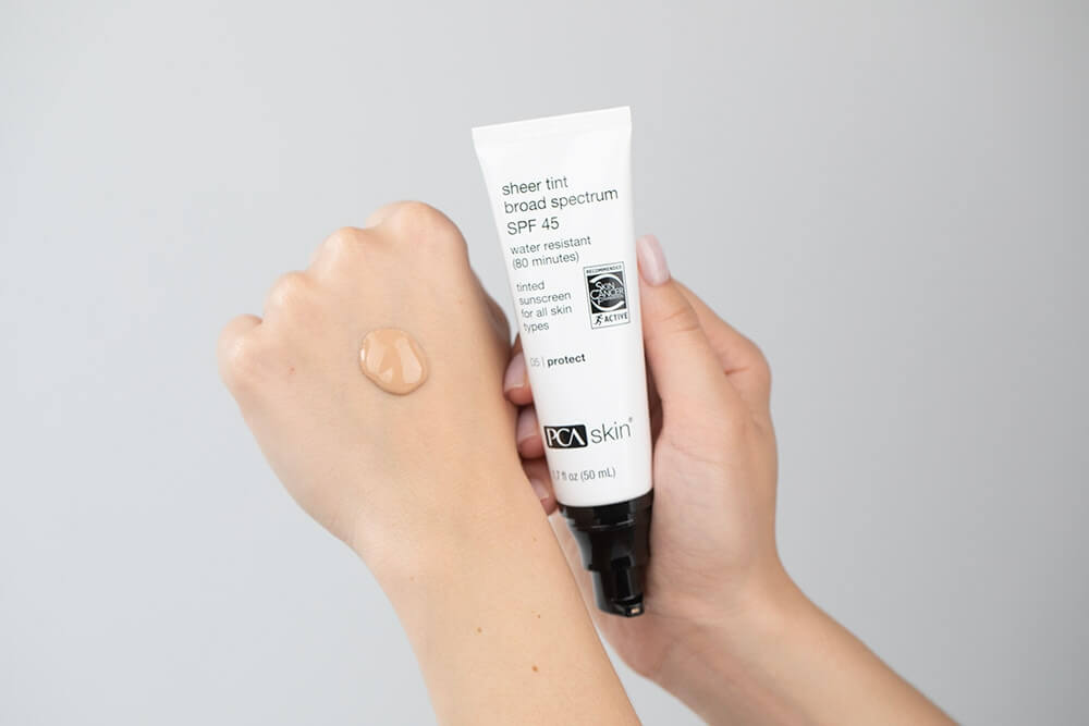 PCA Skin Sheer Tint Broad Spectrum SPF 45 Tonujący krem wodoodporny z wysoką ochroną przeciwsłoneczną 50 ml