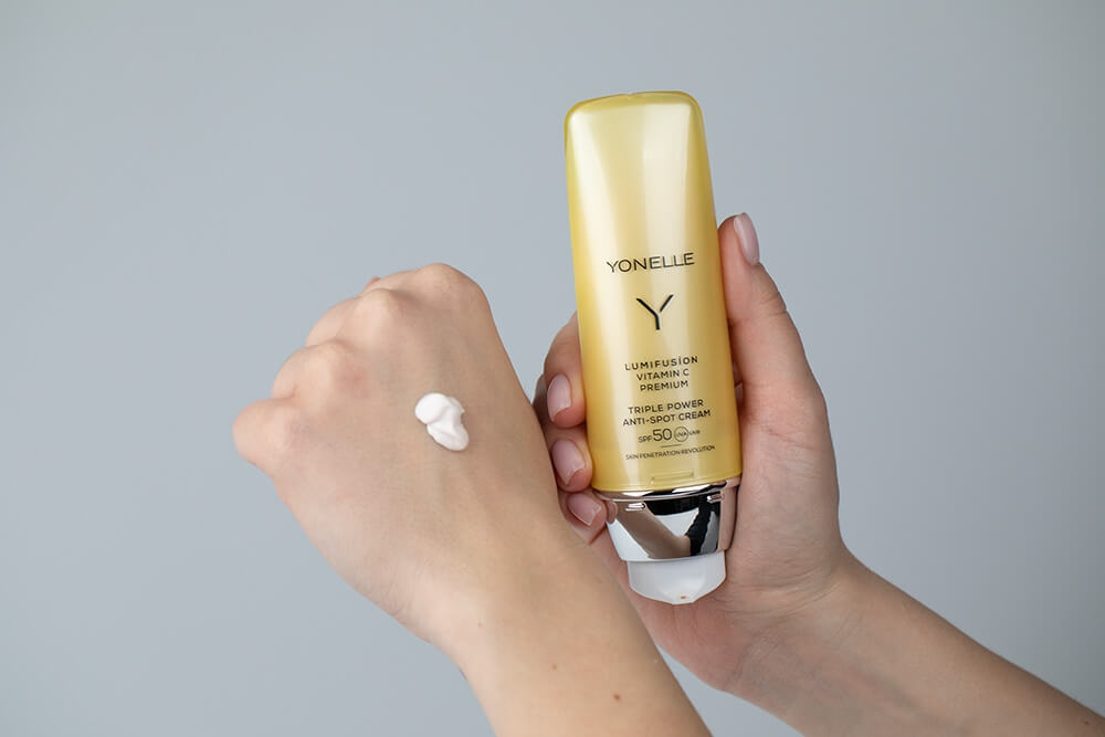 Yonelle Vitamin C Premium Triple Power Anti-Spot Cream SPF50 Potrójnie Aktywny Krem Przeciw Przebarwieniom Z Witaminą C 50 ml
