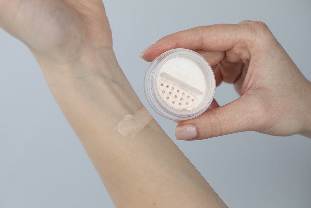 Clare Oh! Glow - Botox Puder rozświetlający (kolor Btx 32) 2,5 g