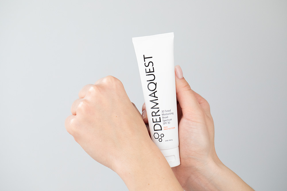 Dermaquest 3D Tinted Moisturizing Broad Spectrum SPF 30 Trójwymiarowy, ekskluzywny krem fotoprotekcyjny o pełnym spektrum ochrony 57 g