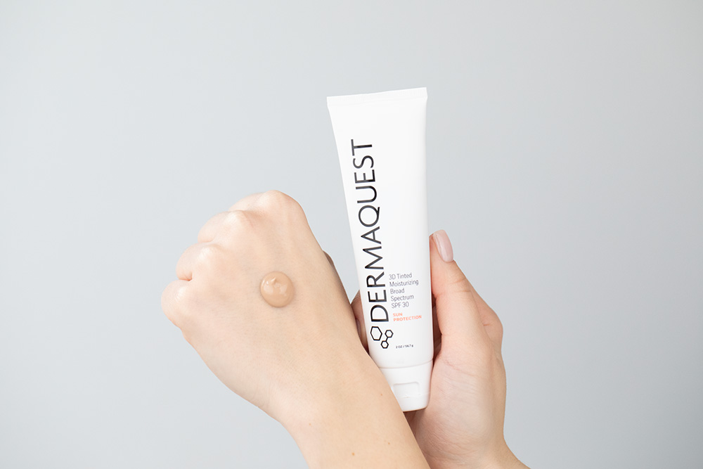 Dermaquest 3D Tinted Moisturizing Broad Spectrum SPF 30 Trójwymiarowy, ekskluzywny krem fotoprotekcyjny o pełnym spektrum ochrony 57 g