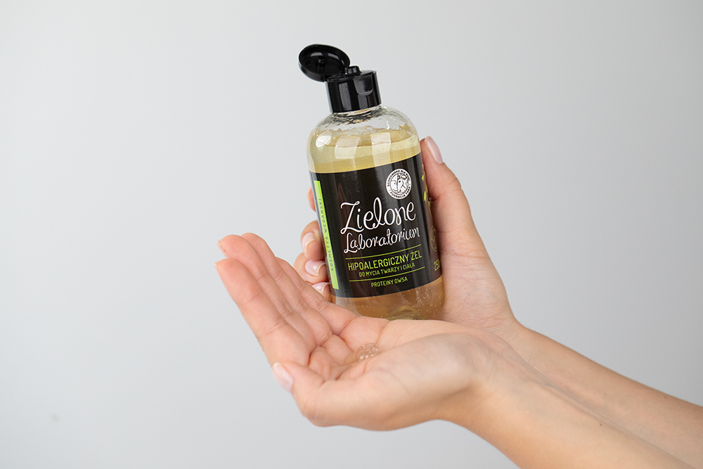 Zielone Laboratorium Hipoalergiczny Żel Do Mycia Twarzy i Ciała Proteiny owsa 250 ml