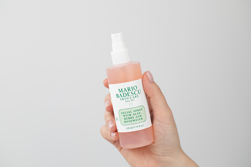 Mario Badescu Facial Spray With Aloe, Herbs And Rosewater Rewitalizująca mgiełka do twarzy z aloesem, ziołami i wodą różaną 118 ml