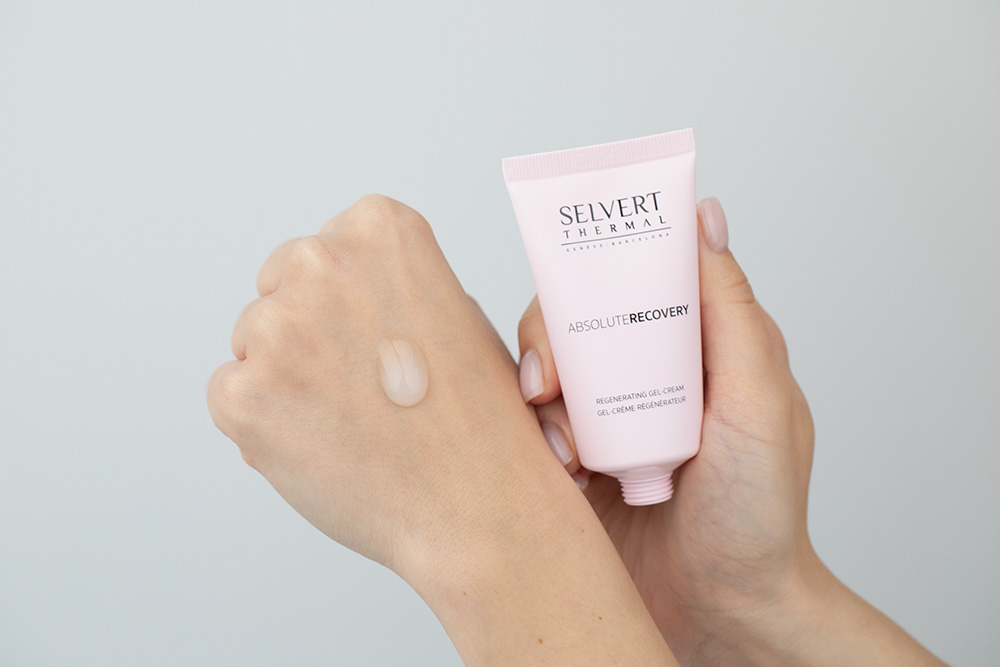 Selvert Thermal Regenerating Gel-Cream With Snail Protein Extract Żel-krem regenerujący z wyciągiem z białka ślimaka 50 ml