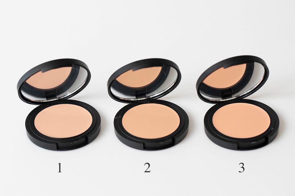 Skeyndor Vitamin C Brightening Compact Concealer Rozświetlający korektor w kompakcie (kolor 02) 4,2 g