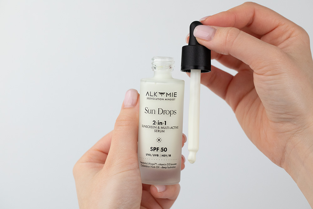 Alkmie Sun Drops SPF 50 Krople do twarzy 2 w 1 ochrona przeciwsłoneczna i multiaktywne serum 30 ml